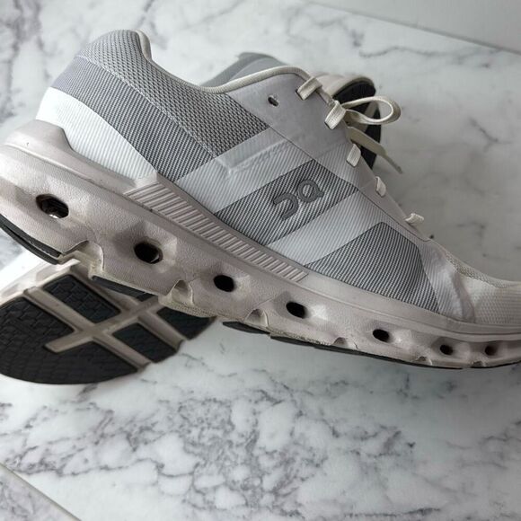 On Running Cloudrunner White Gray Sneakers 9 - Picture 6 of 8